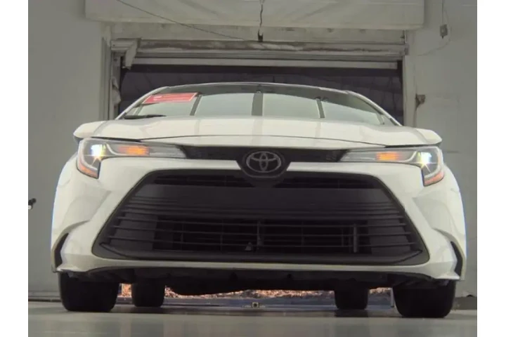 $17493 : Toyota Corolla 2024 LE 4dr S image 3