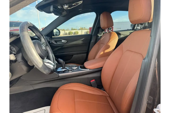 $27281 : Alfa Romeo Giulia 2022 Ti 4d image 9