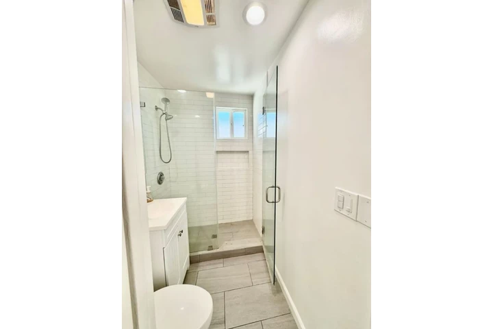 $2000 : 2 Bedroom House in Los Angeles image 8