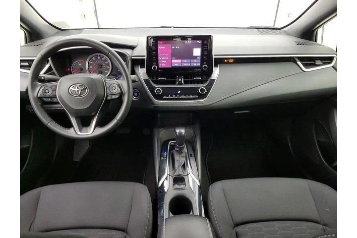 $21998 : Toyota Corolla Hatchback 202 image 9