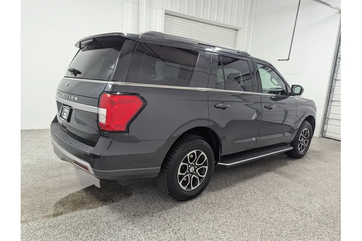 $35597 : Ford Expedition 2022 4x2 XLT image 3