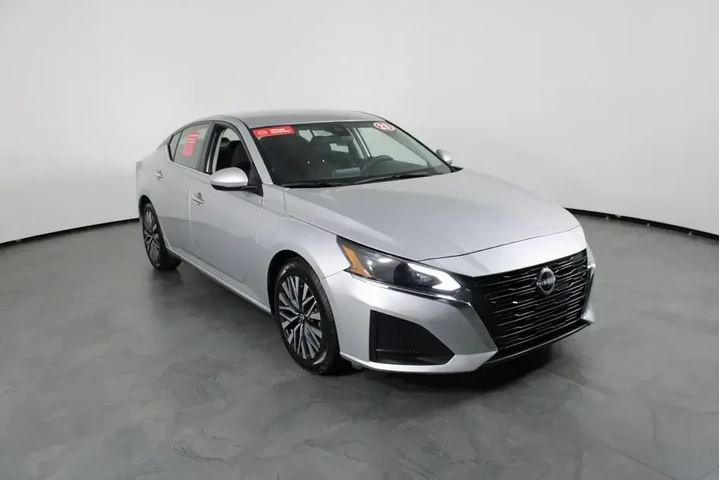 $17987 : Nissan Altima 2023 2.5 SV 4d image 8