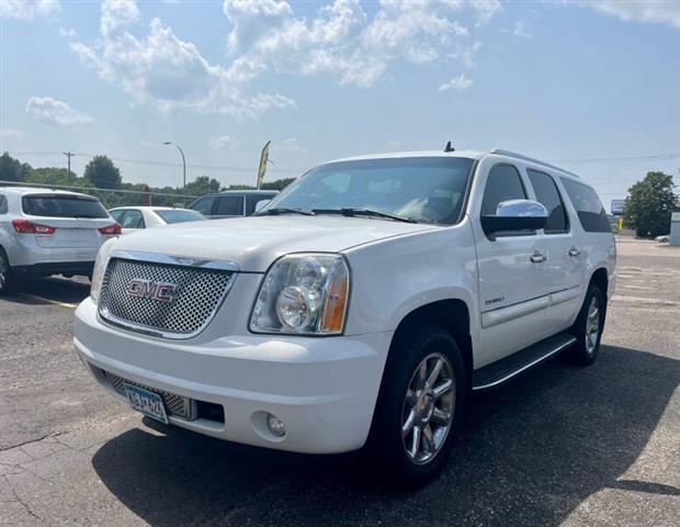 $7999 : 2007 GMC Yukon XL Denali image 2