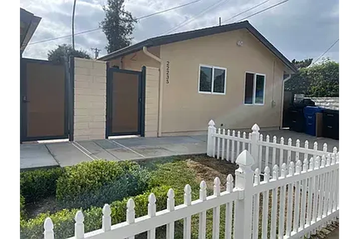 $2000 : Charming 2bed for rent in LA image 2