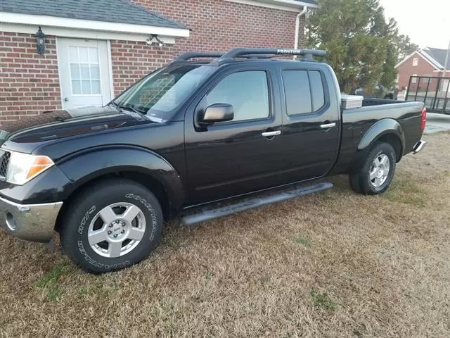 $5000 : 2009 NISSAN FRONTIER SE 4DR image 1