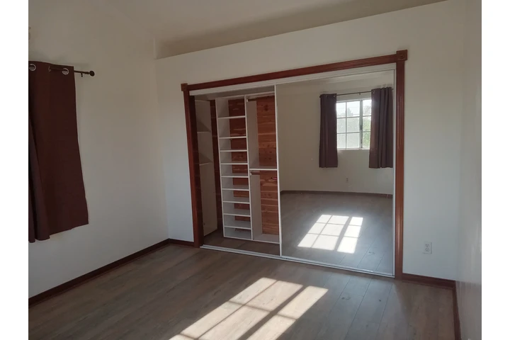 $900 : Se renta recamara privada image 1