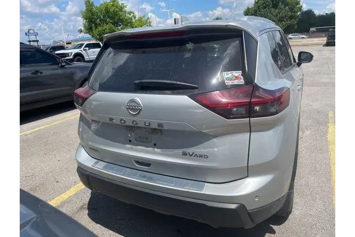 $23357 : Nissan Rogue 2024 AWD SV 4dr image 2