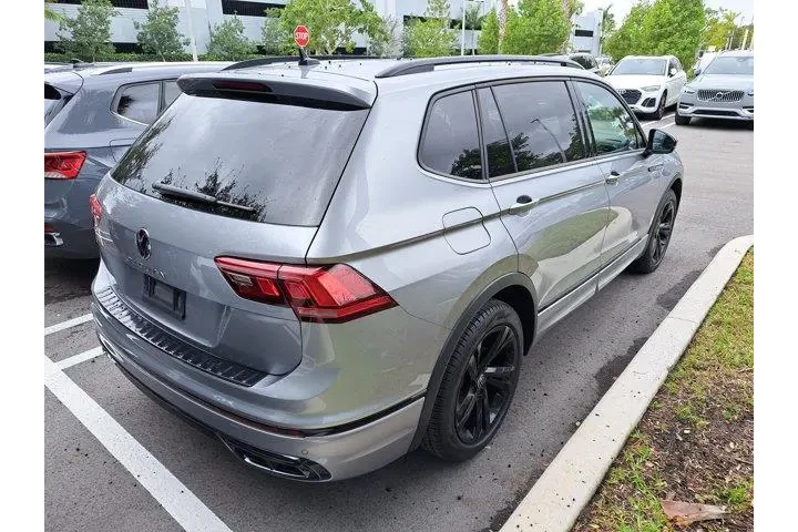 $23995 : Volkswagen Tiguan 2024 SE R- image 4