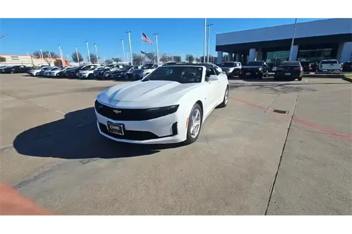 $23987 : Chevrolet Camaro 2023 LT 2dr image 3
