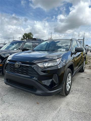 $2300 : 2019 Toyota RAV4 LE image 4