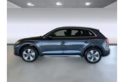$29898 : Audi Q5 2023 AWD quattro Pre thumbnail