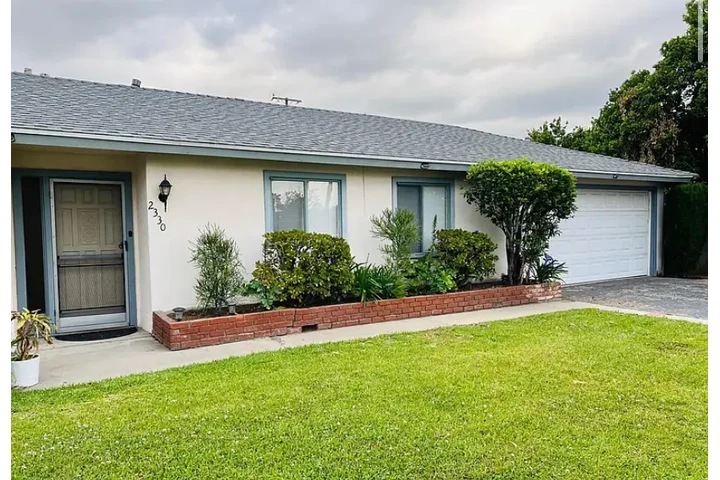 $1700 : This quaint single family, 2 b image 1