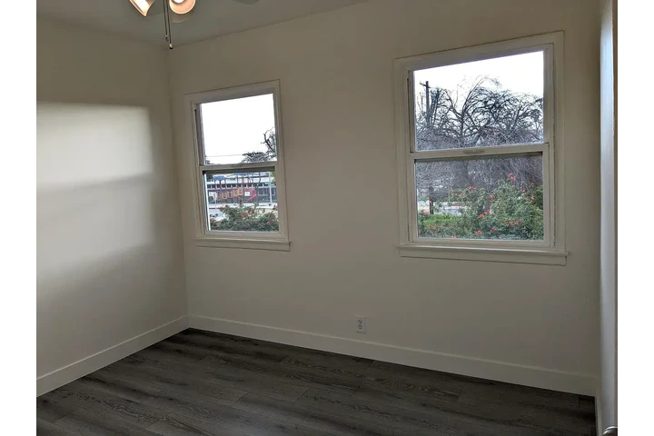 $2356 : COZY SECOND-FLOOR APARTMENT image 5