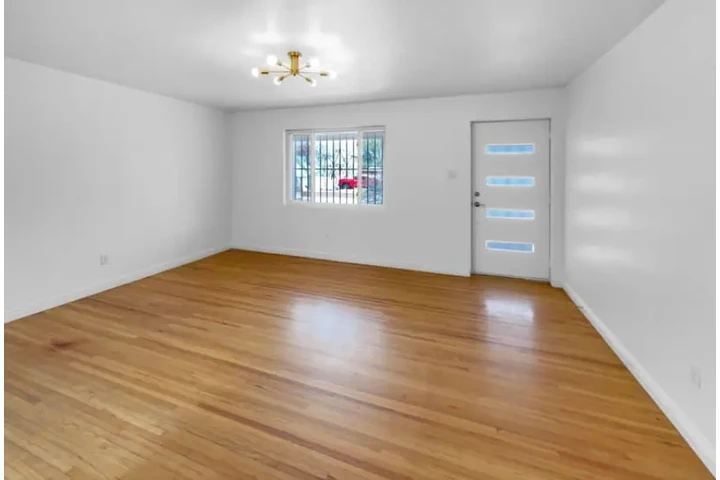 $900 : 2 bedroom 1 bathroom house ren image 3