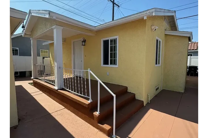 $1600 : GOOD HOME CASA South Gate,CA image 3