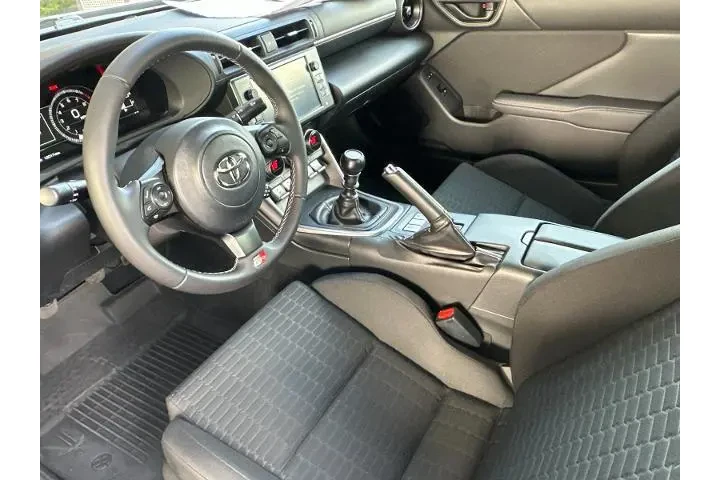 $28905 : Toyota GR86 2022 2dr Coupe 6 image 9