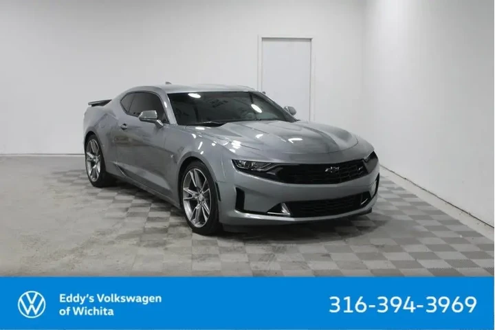 $32923 : Chevrolet Camaro 2024 LT 2dr image 1