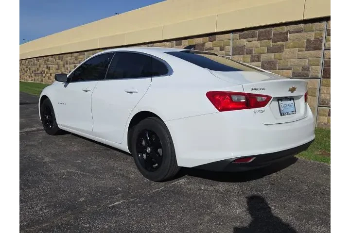 $19211 : Chevrolet Malibu 2022 LS 4dr image 10