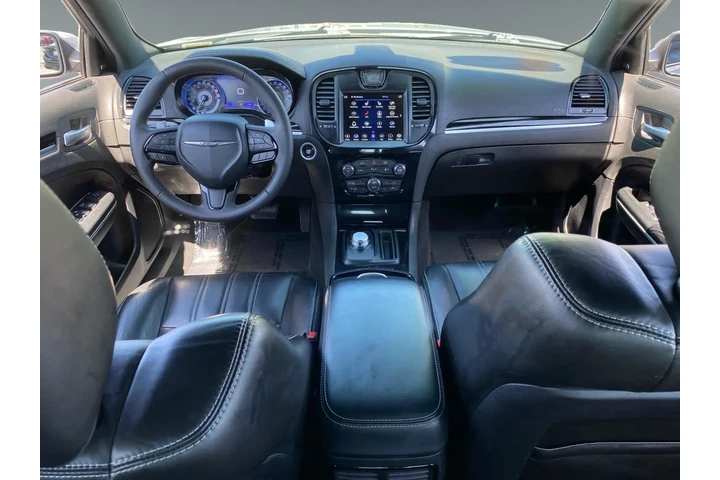 $33089 : Chrysler 300 2023 S V6 4dr S image 10