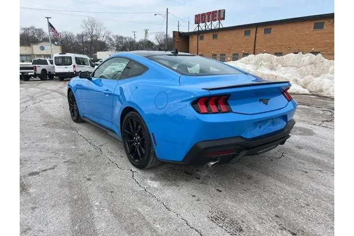 $27944 : Ford Mustang 2024 EcoBoost 2 image 6