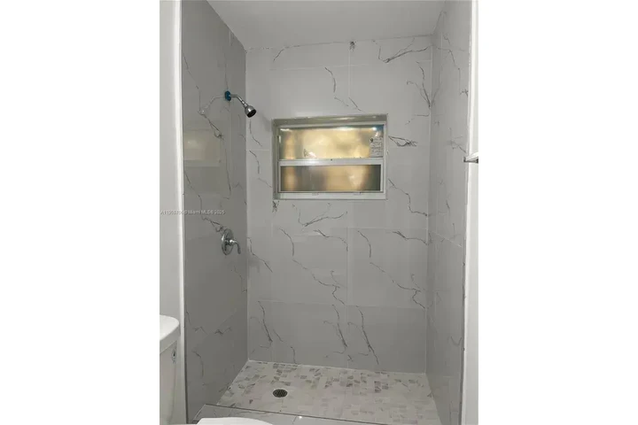 $2000 : 2 bed 1 bath available image 6