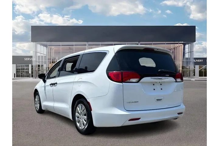 $10850 : Chrysler Voyager 2020 L 4dr image 6