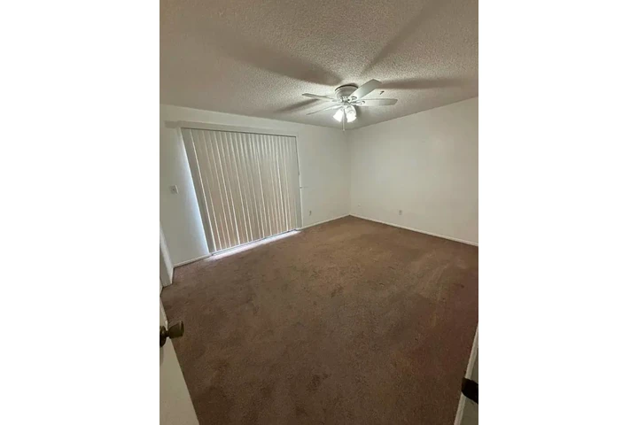 $999 : Charming 1-Bedroom Apartment i image 1