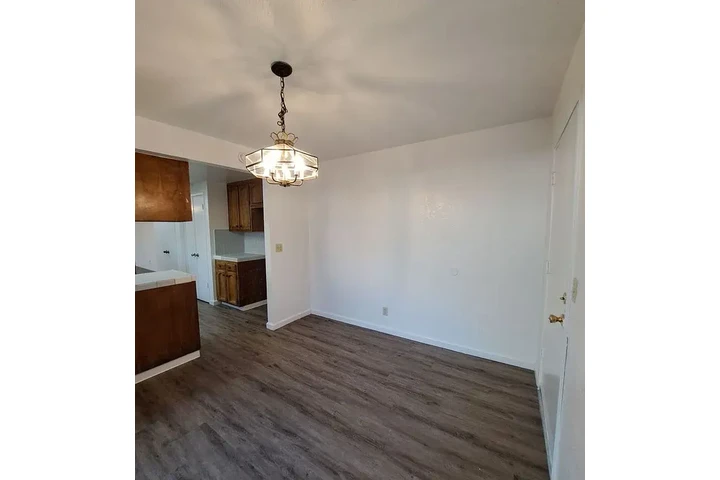 $1500 : Welcome to this 3-bedroom image 6