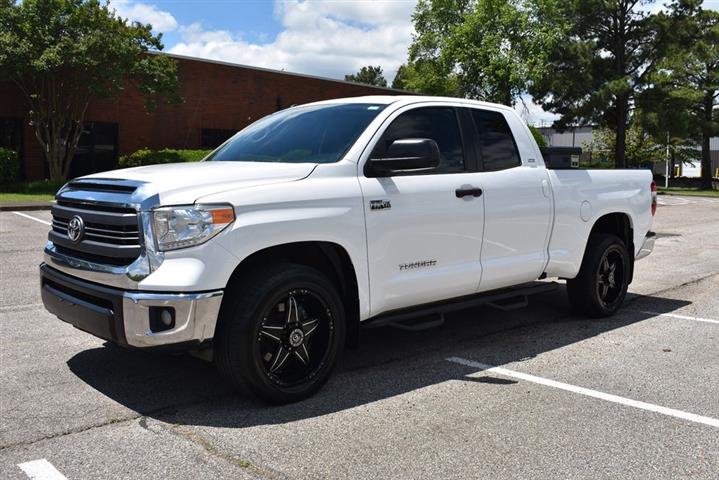 2015 Tundra SR5 image 1