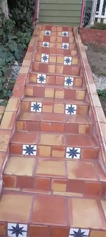 TILE SALTILLO ESCALERAS image 1