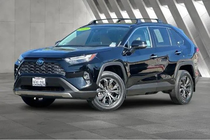 $38900 : Toyota RAV4 Hybrid 2023 AWD image 2