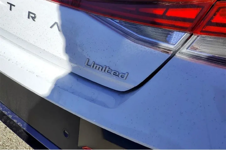 $22027 : Hyundai ELANTRA 2024 Limited image 6