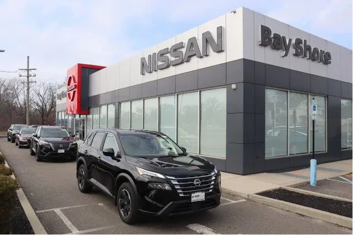 $23133 : Nissan Rogue 2025 AWD SV 4dr image 1