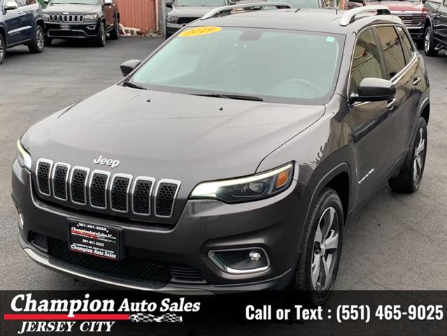Used 2019 Cherokee Limited 4x image 3