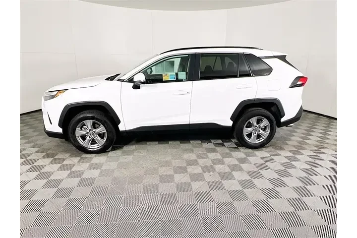 $26500 : Toyota RAV4 2024 XLE 4dr SUV image 4