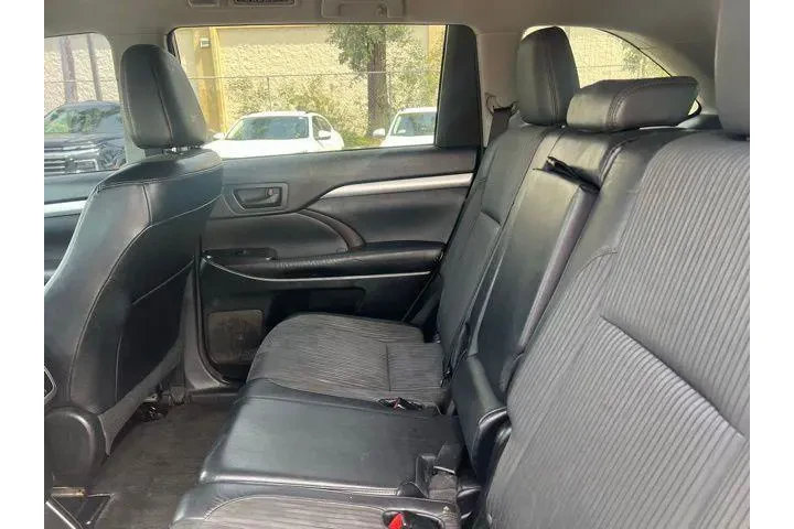 $17991 : Toyota Highlander 2015 LE 4d image 6