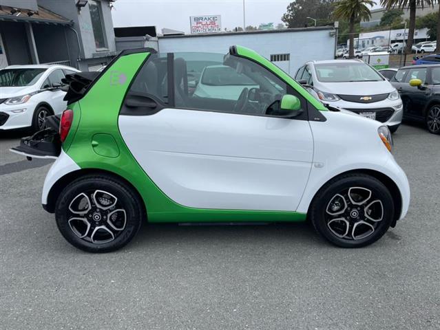 $15500 : Used 2018 fortwo electric dri image 4