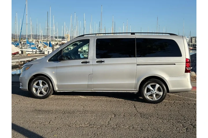 $22988 : 2016 Metris Passenger Van RWD image 9