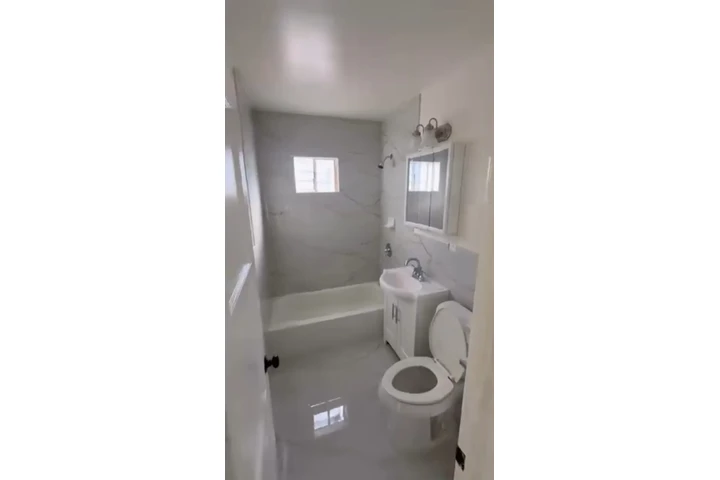 $2950 : Casa de Renta 2 Recamaras1Baño image 2