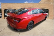 $19800 : Hyundai ELANTRA 2022 SEL 4dr thumbnail
