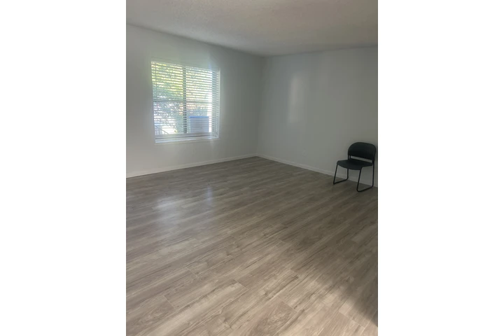 $3200 : Townhouse image 2