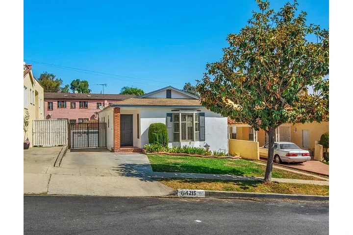 $2500 : beautiful reimagined 3-bedroom image 1