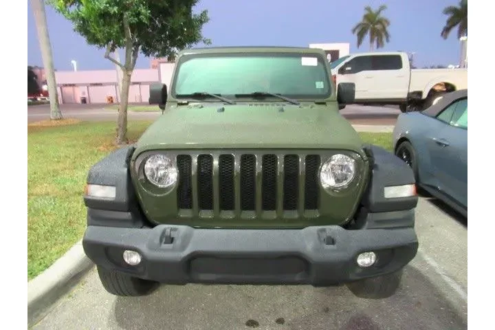 Jeep Wrangler Unlimited 2021 image 2