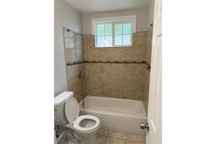 $2700 : Se Renta Casa image 6