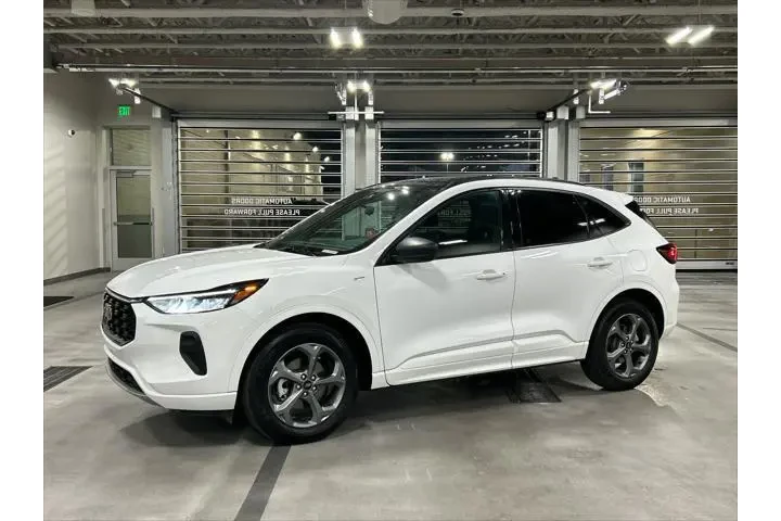 $22190 : Ford Escape 2023 AWD ST-Line image 1