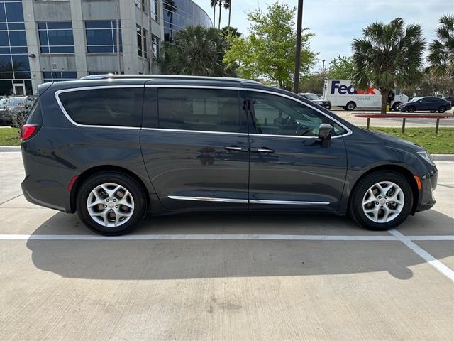 $27265 : Pre-Owned 2020 Pacifica Touri image 6