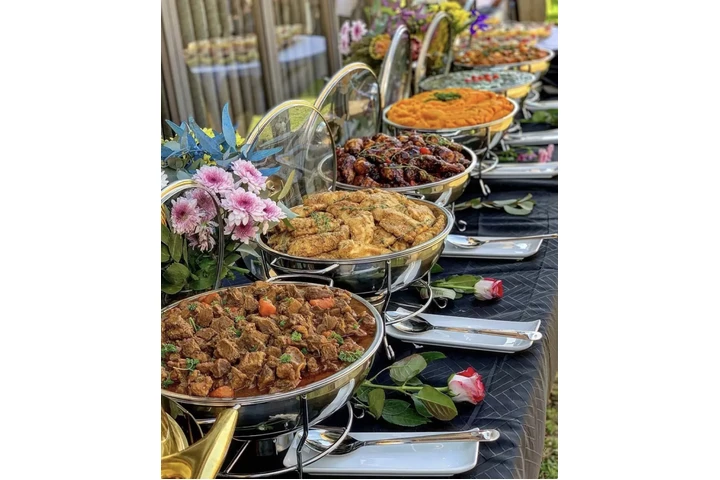 Deliciosa variedad de comida image 1