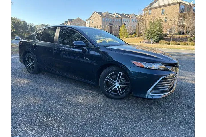 $21039 : Toyota Camry 2021 LE 4dr Sed image 1