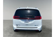 $32825 : Chrysler Pacifica Hybrid 202 thumbnail