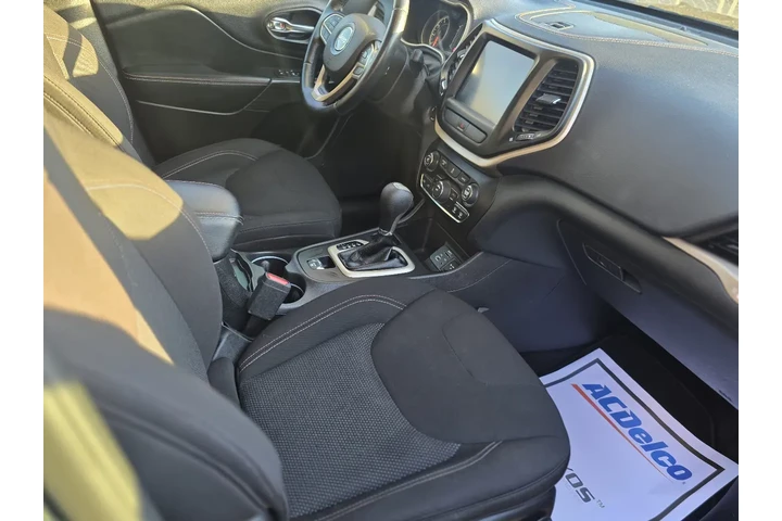 $8900 : 2017 Cherokee Latitude FWD image 6
